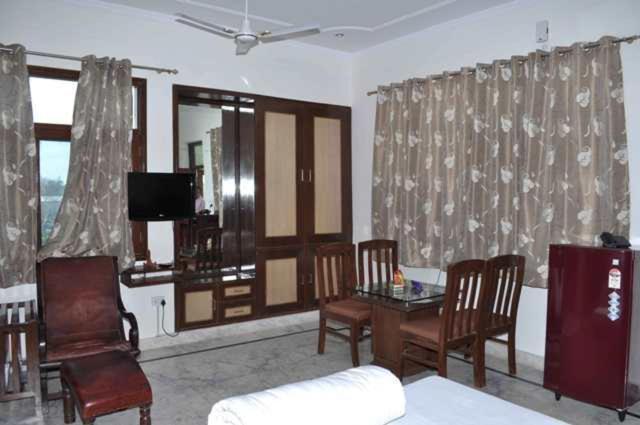Shivanta Residency Hotel Rishikesh Room photo