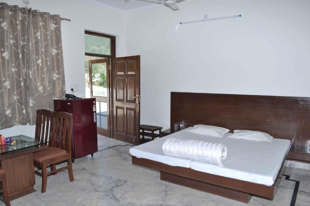 Shivanta Residency Hotel Rishikesh Room photo