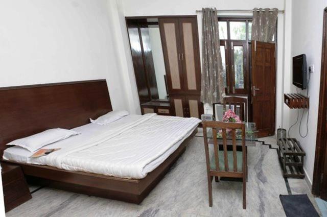 Shivanta Residency Hotel Rishikesh Room photo
